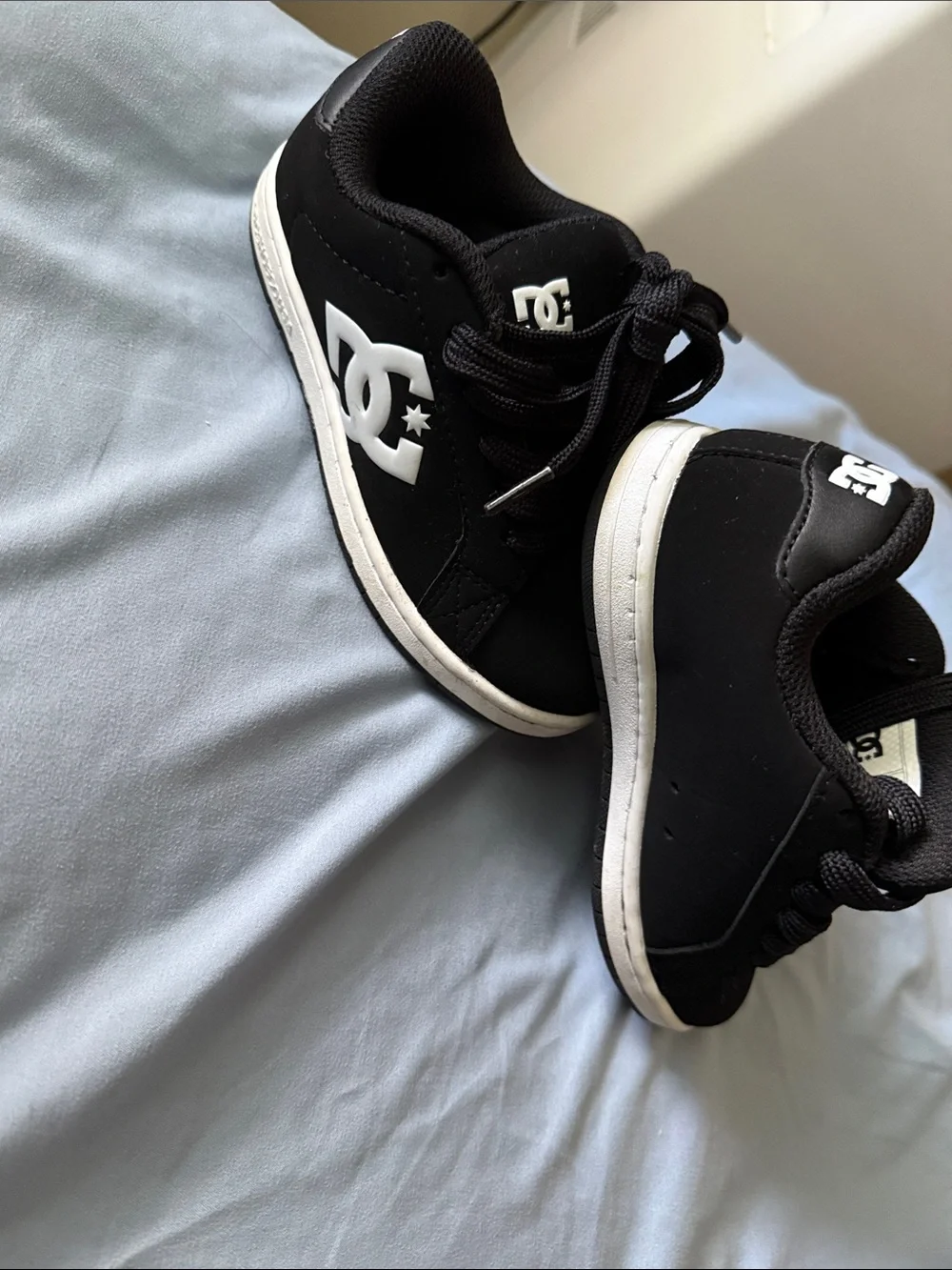 DC Shoes Gaveler Men's Skate Sneakers Black White Low Top Size 11